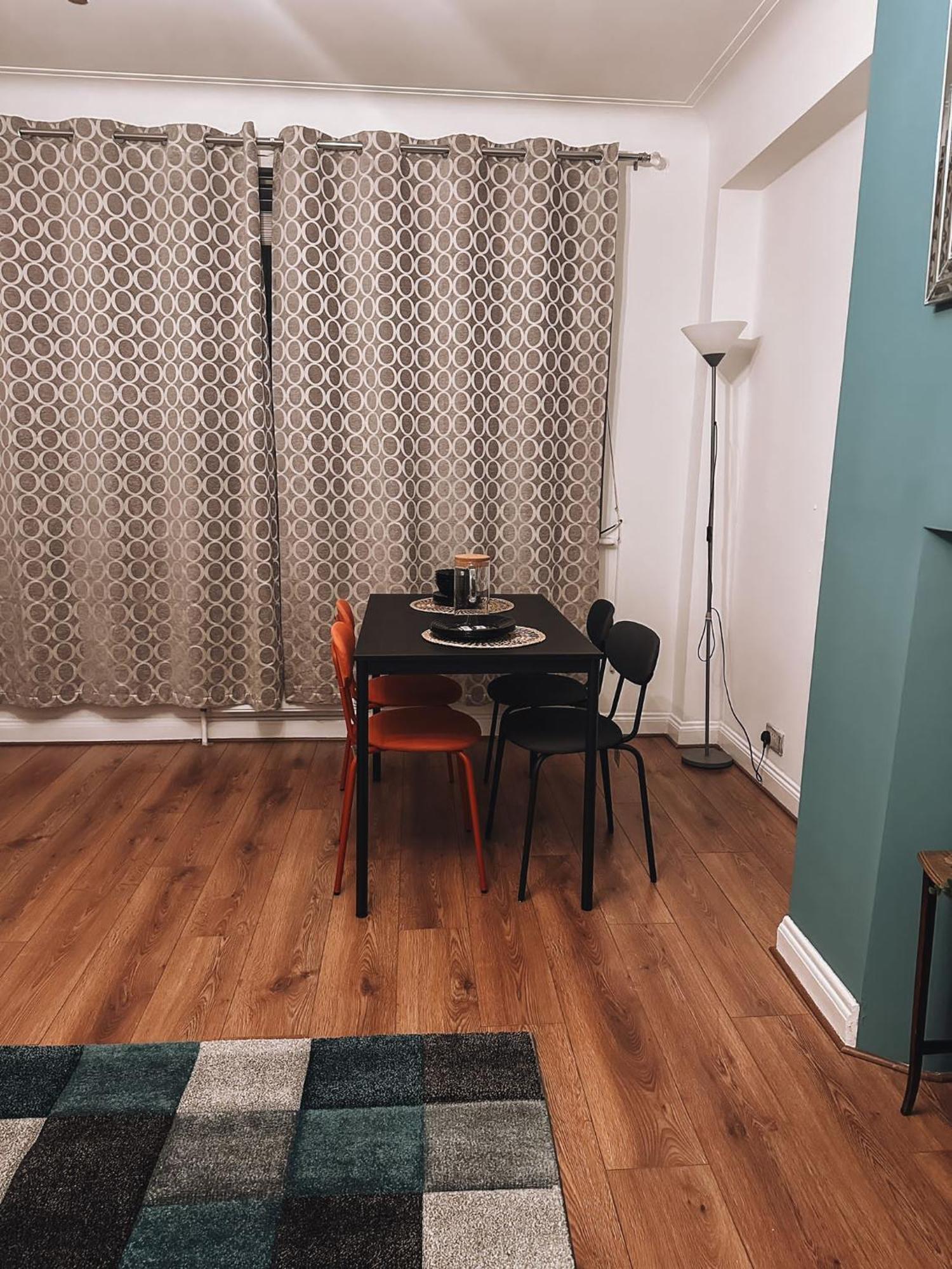 Cosy 2 Bedroom Apartment In Swiss Cottage. Londres Exterior foto
